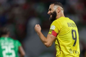 爱游戏体育- 托特纳姆发布备战花絮，清晨扳平良机，亚冠任务艰巨，身体对抗强度拉满